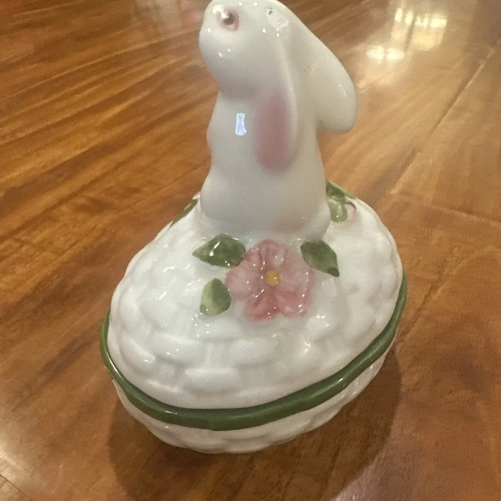 Vintage 80s Avon Bunny Rabbit Easter Holiday Spring Lidded‎ Trinket Box Brazil